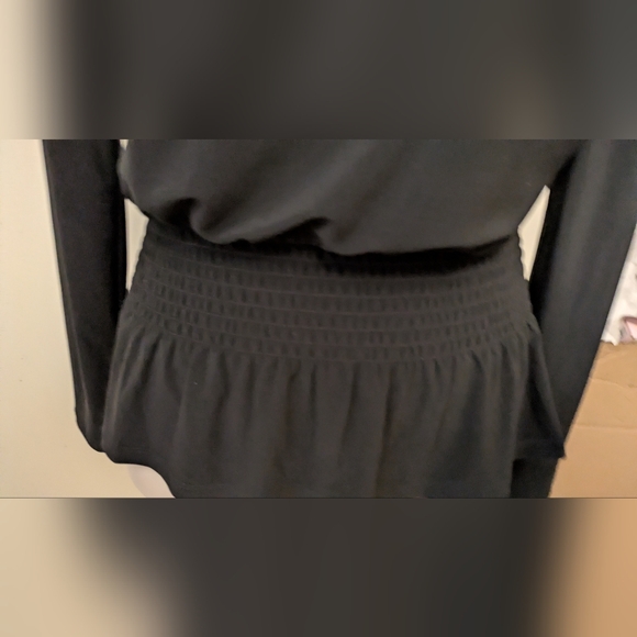 WHBM Elegant Black V-Neck Women's Top - Picture 3 of 4